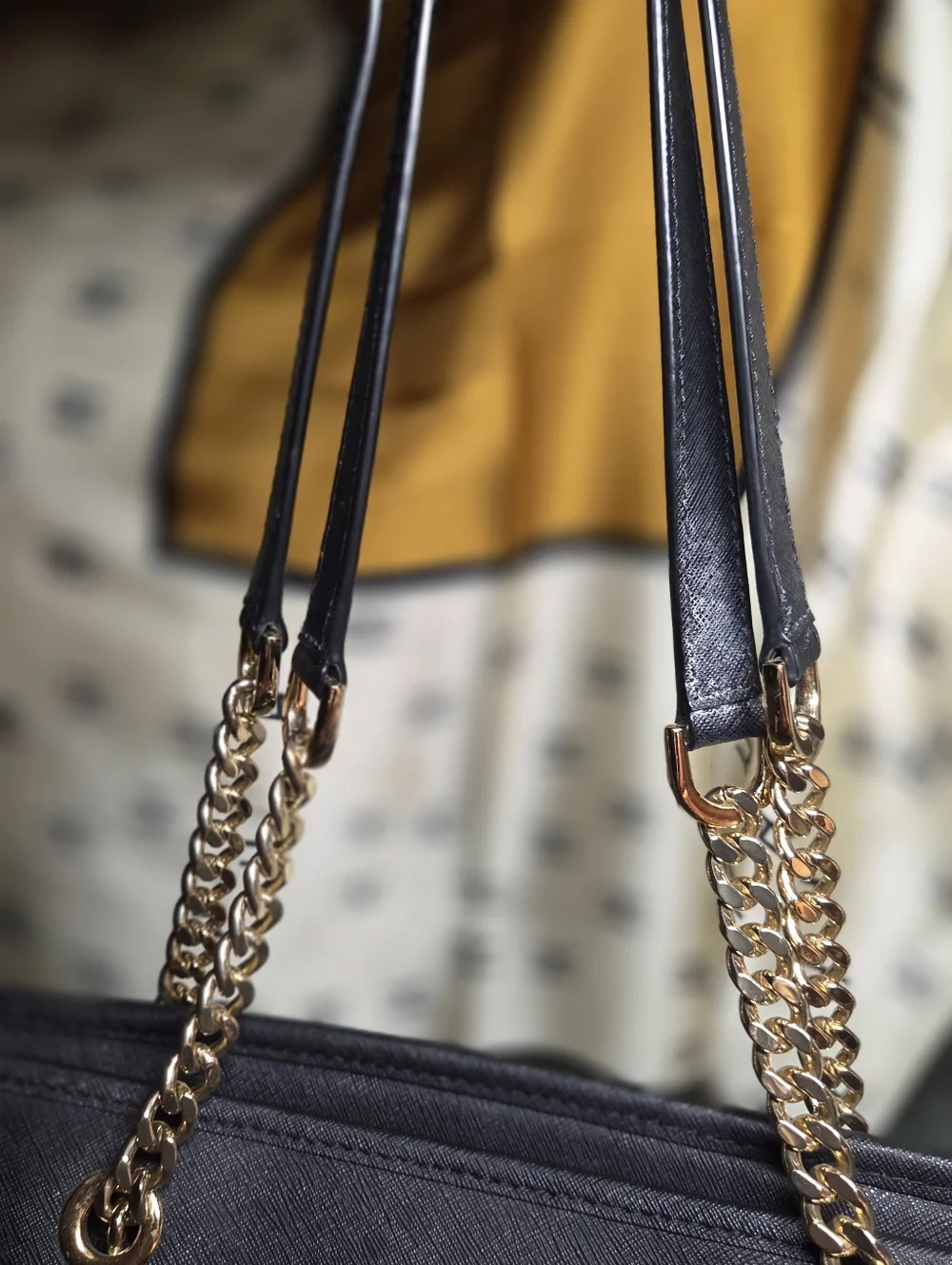 Michael Kors Jet Set Travel Tote - Picture 8 of 15